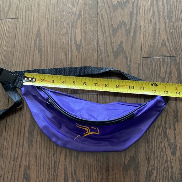 Laurier University Golden Hawks Light Weight Fanny Pack - Picture 3 of 3